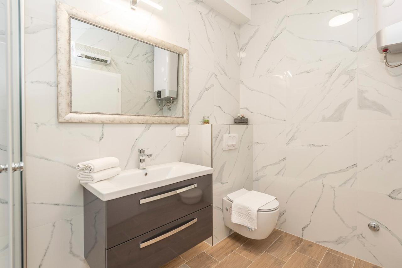Villa Eni Apartments 2 만드레 외부 사진